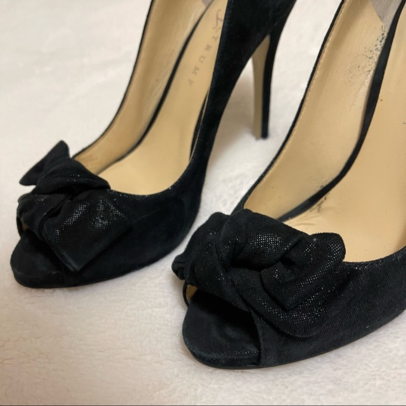 Ivanka Trump Shoes - Black pump with bow